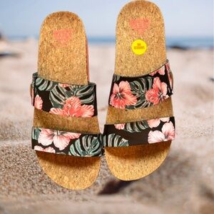 NWT (no box) Reef Platform Sandals - Size 8